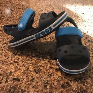 Croc sandal 7 in excellent used condition